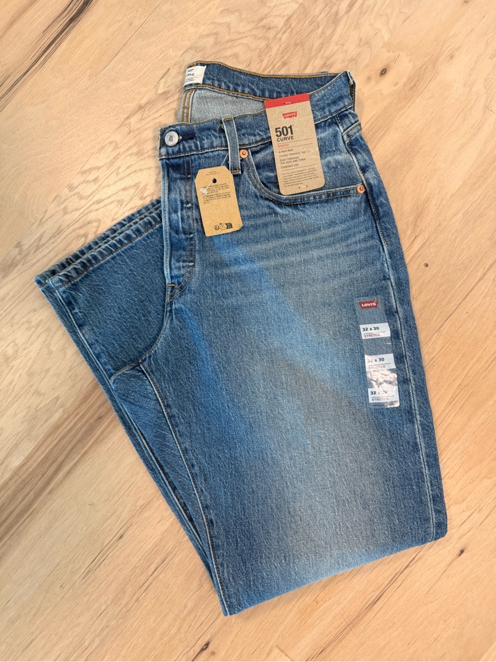 Levi's 501 Curve Straight Jeans in Medium Blue Wash 32x30